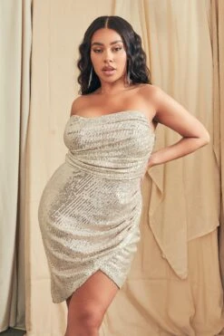 SERENITY Curve Stretch Sequin Bandeau Wrap Dress In Silver 8 SERENITY Curve Stretch Sequin Bandeau Wrap Dress In Silver -Wedding Guest Dresses Sales LA WINTER21 CAMPAIGN 73100 a4710793 c97f 4c89 8aaf b76d1c0ad915